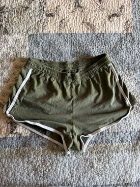 aeropostale Women’s Olive Green dolphin Shorts